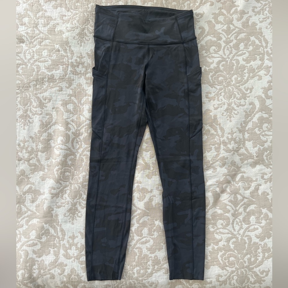 Lululemon Cropped Dark Camo leggings